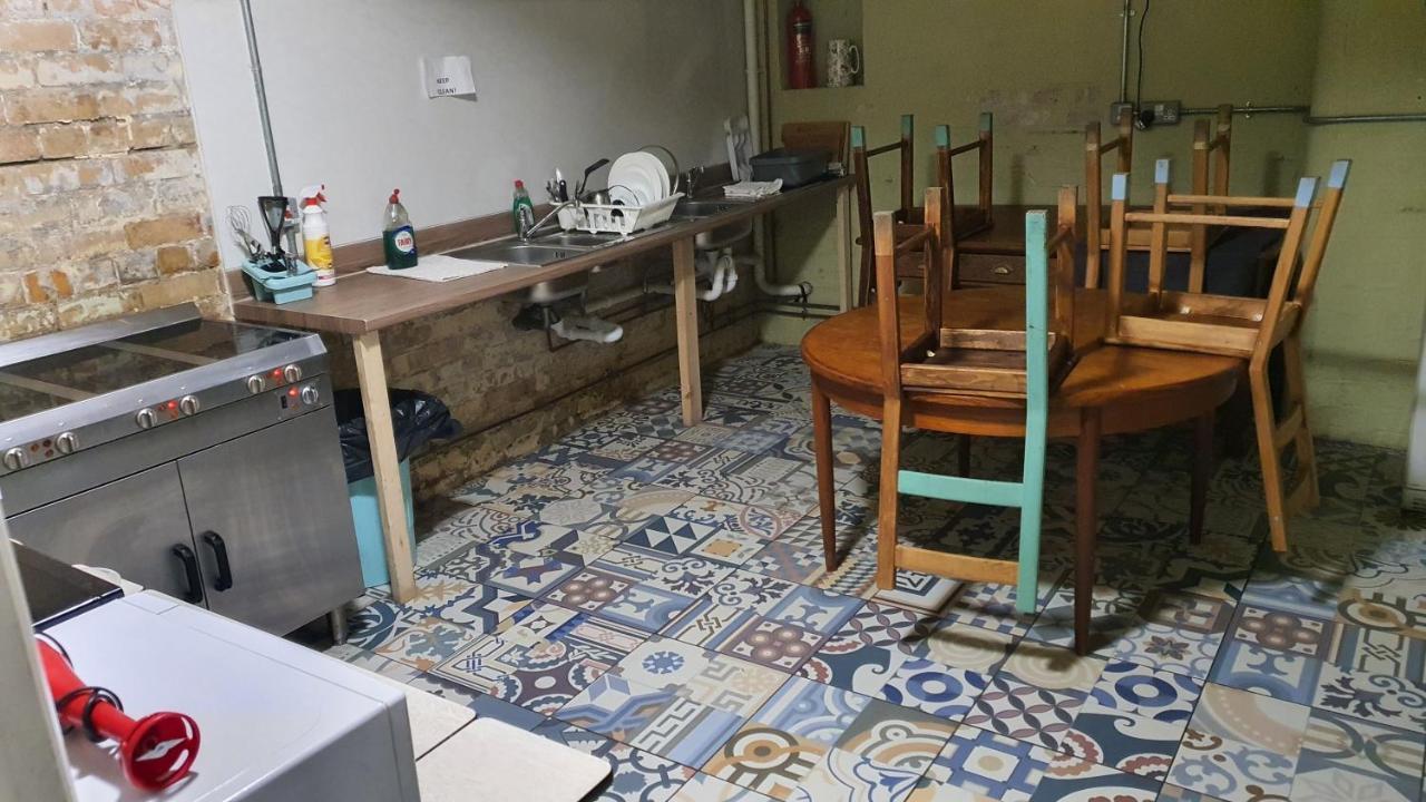 卡迪夫 Mrs Potts旅舍 外观 照片